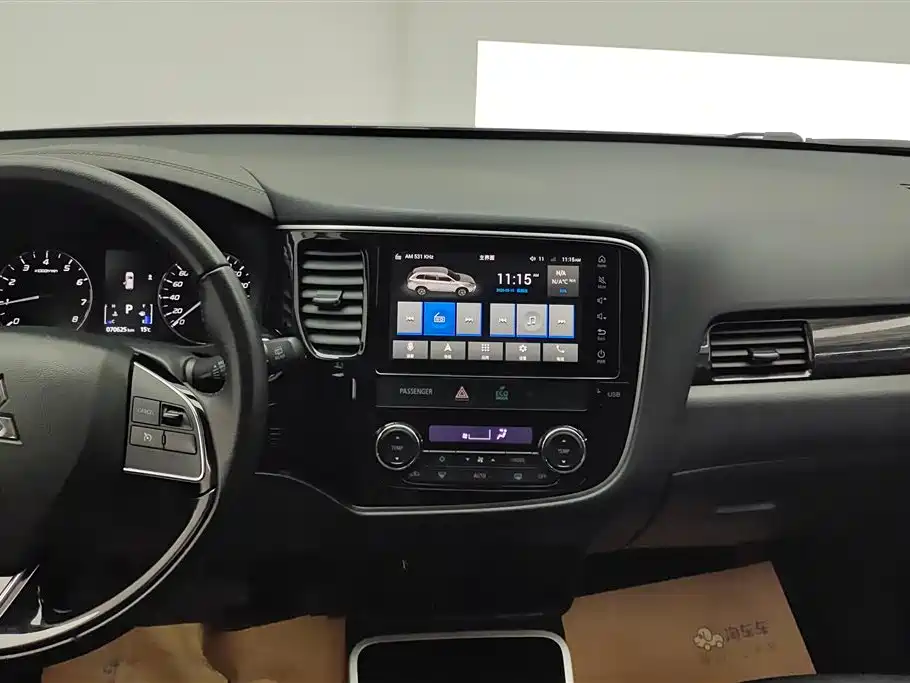 MITSUBISHI OUTLANDER