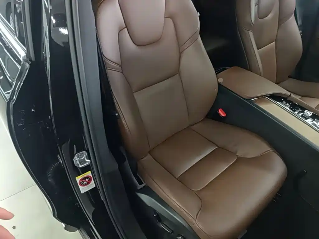 Volvo XC90 — миниатюра 25