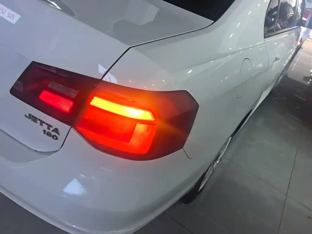 Volkswagen Jetta — миниатюра 8