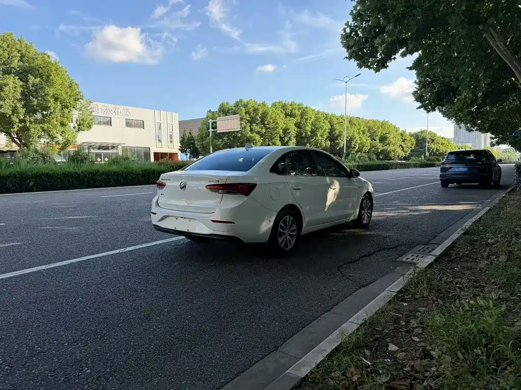 Buick Excelle — миниатюра 9