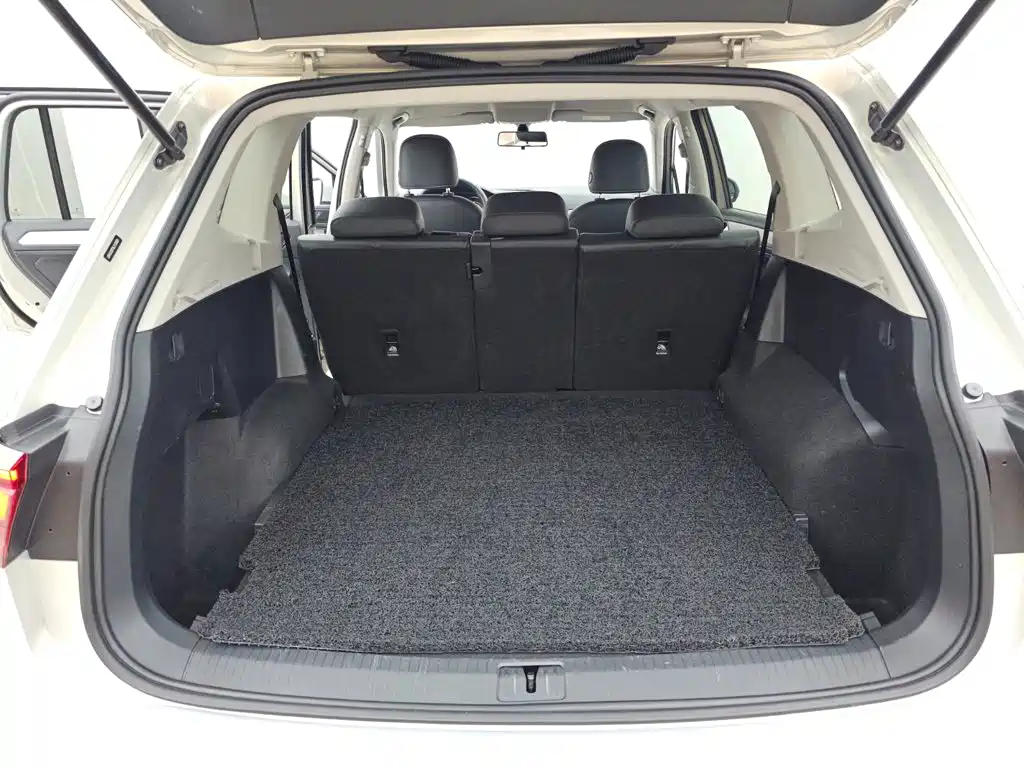 Volkswagen Tiguan L — миниатюра 16