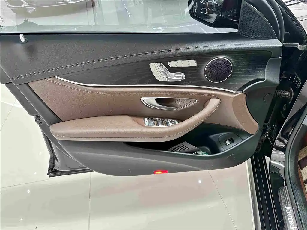 Mercedes-Benz E-Class — миниатюра 6