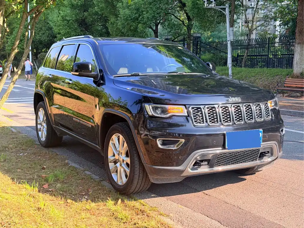 Jeep Grand Cherokee (Import) — миниатюра 3