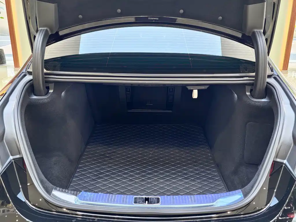Mercedes-Benz S-Class — миниатюра 17