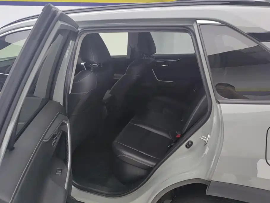 Toyota RAV4 — миниатюра 11