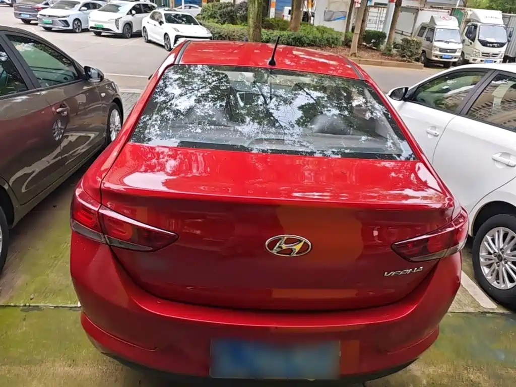 Hyundai Verna — миниатюра 6