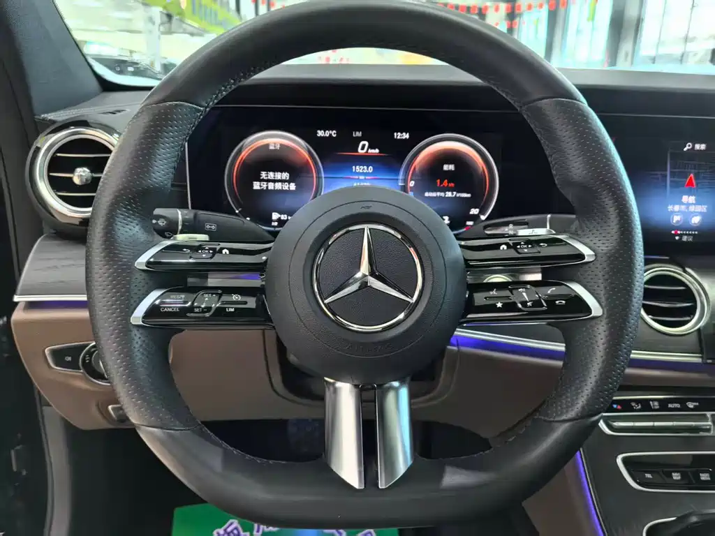 Mercedes-Benz E-Class — миниатюра 11