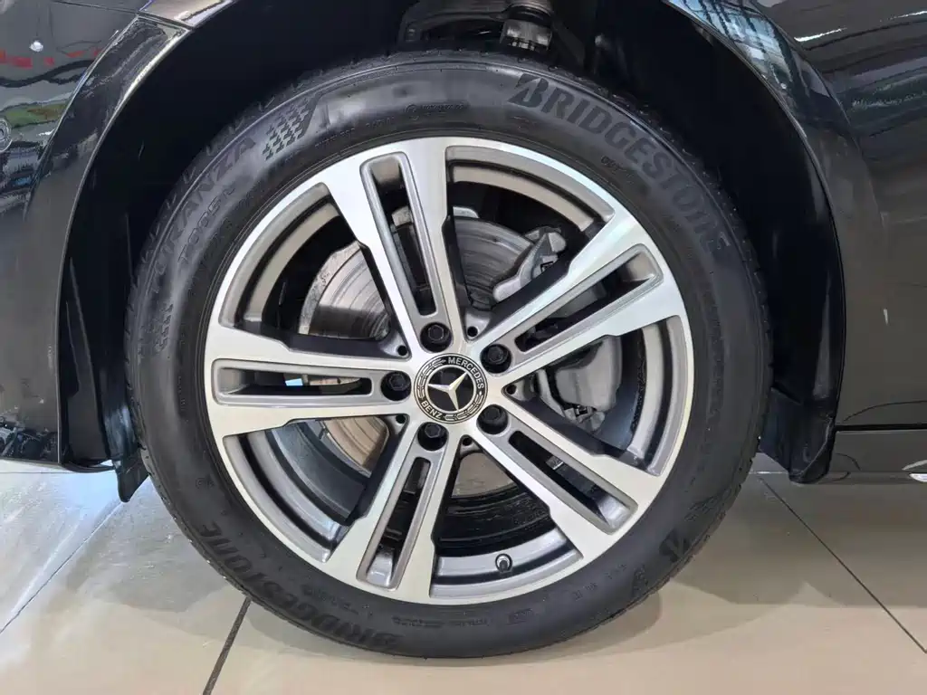 Mercedes-Benz E-Class — миниатюра 15