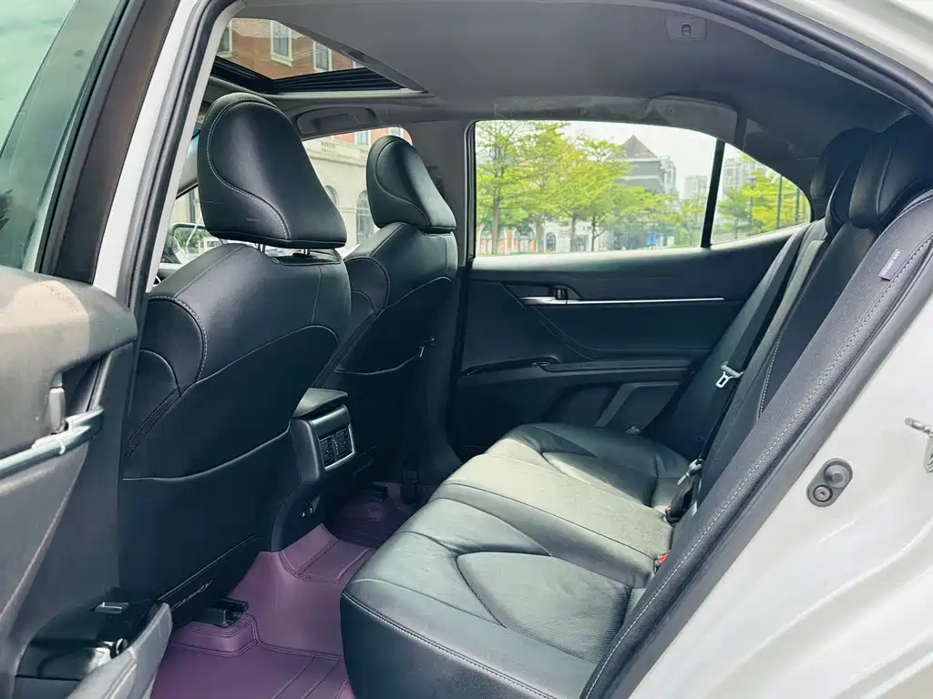 Toyota Camry — миниатюра 14