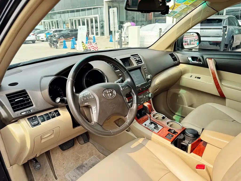 Toyota Highlander 2009 2.7L 7 мест Luxury