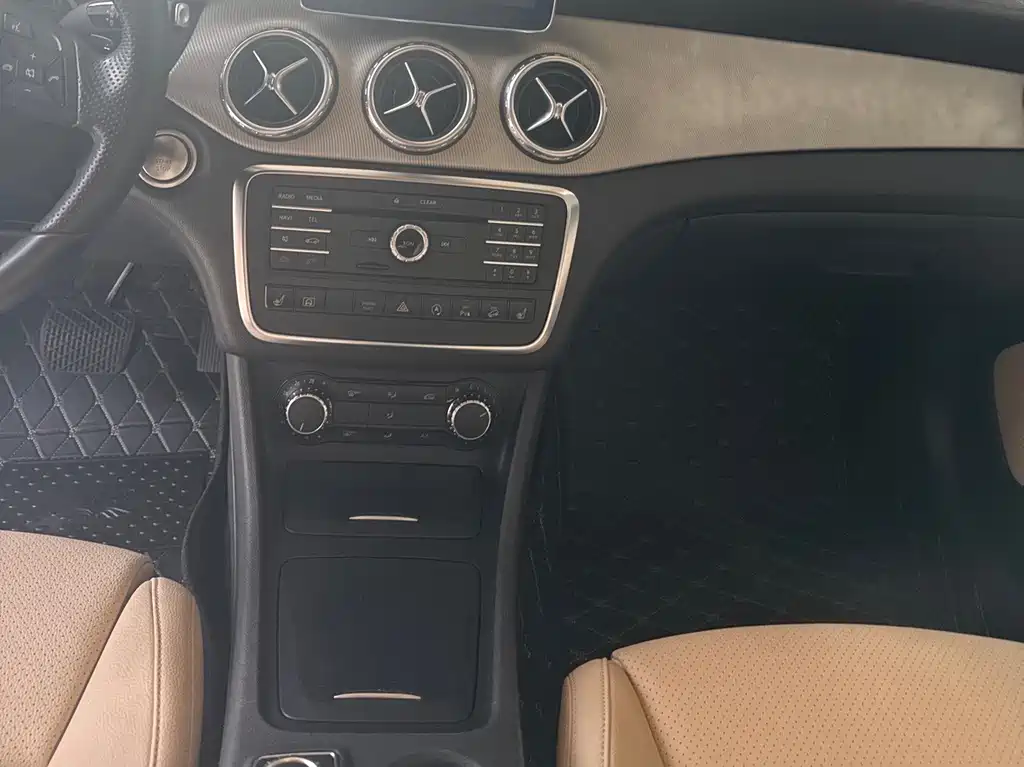 Mercedes-Benz GLA — миниатюра 10