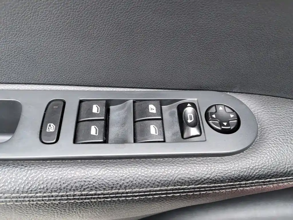 Peugeot 308 — миниатюра 9