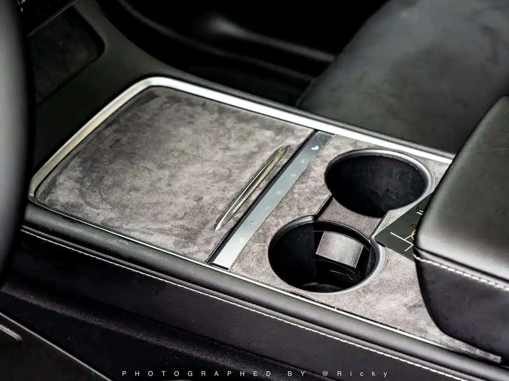 Tesla Model Y — миниатюра 7