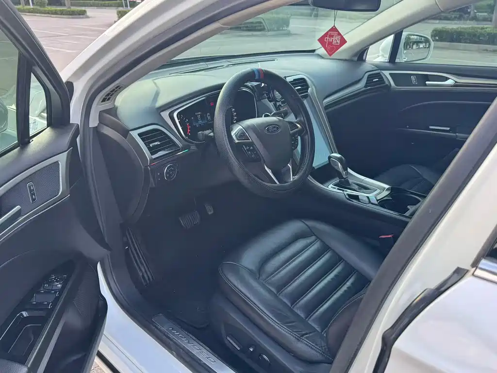 Ford Mondeo — миниатюра 6