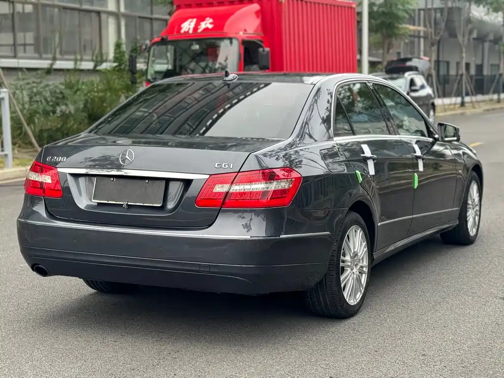 Mercedes-Benz E-Class — миниатюра 9