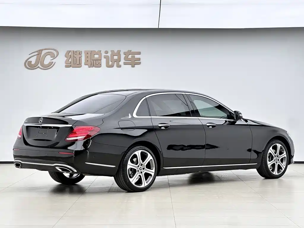 Mercedes-Benz E-Class — миниатюра 8