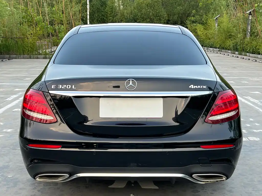 Mercedes-Benz E-Class — миниатюра 7