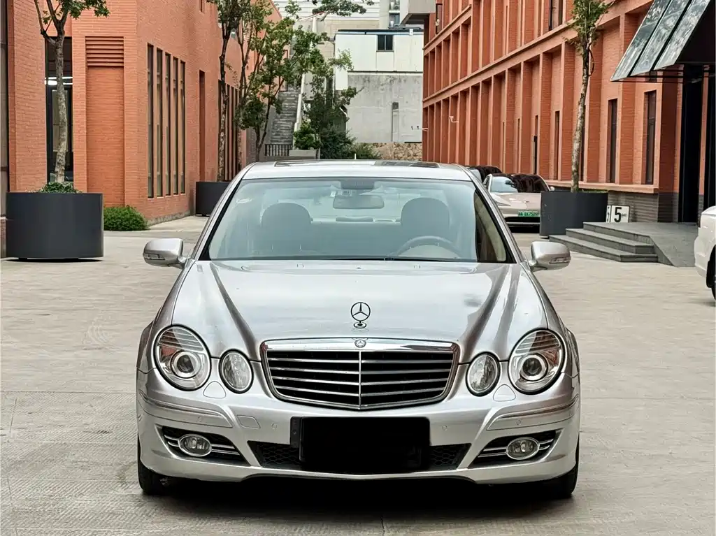 Mercedes-Benz E-Class — миниатюра 2