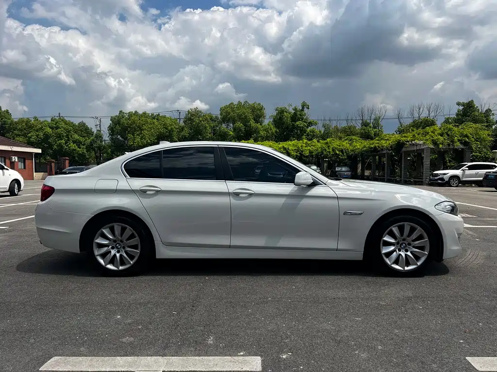BMW 5 Series (Import) — миниатюра 27
