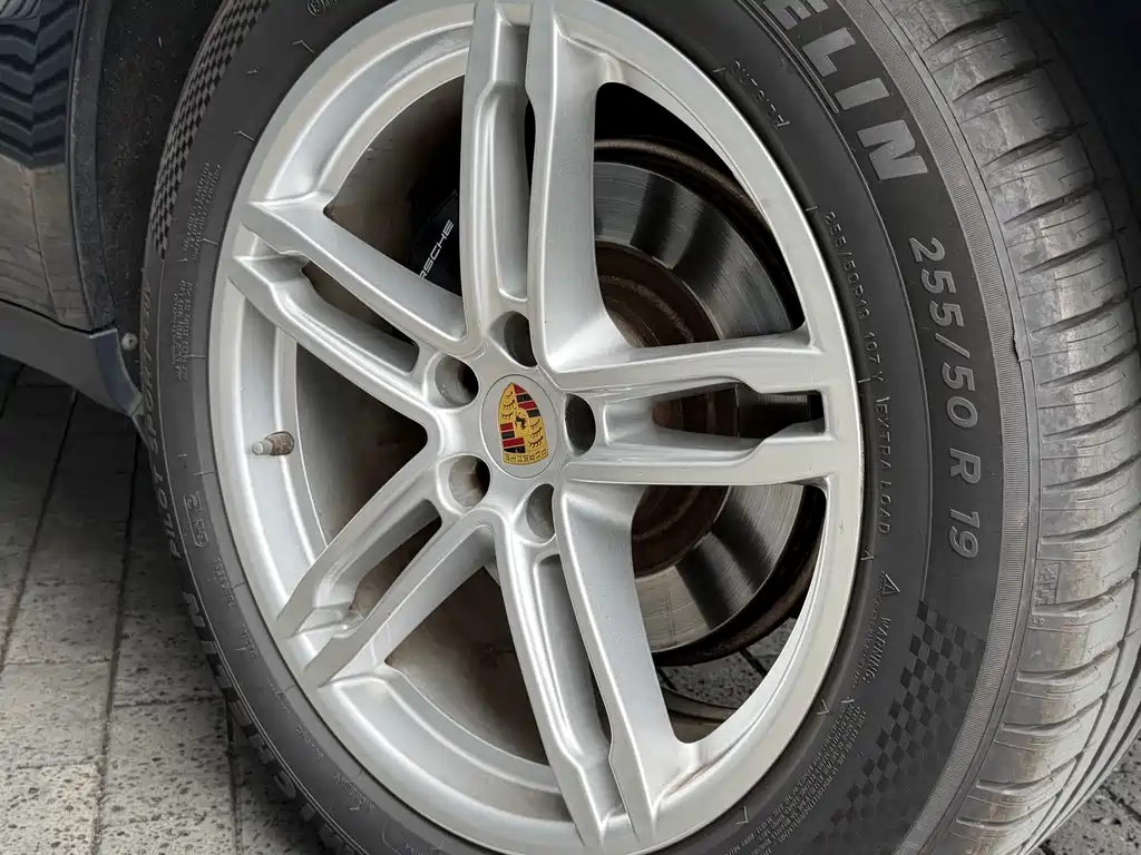 Porsche Macan — миниатюра 10