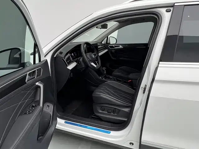 Volkswagen Tiguan L — миниатюра 17