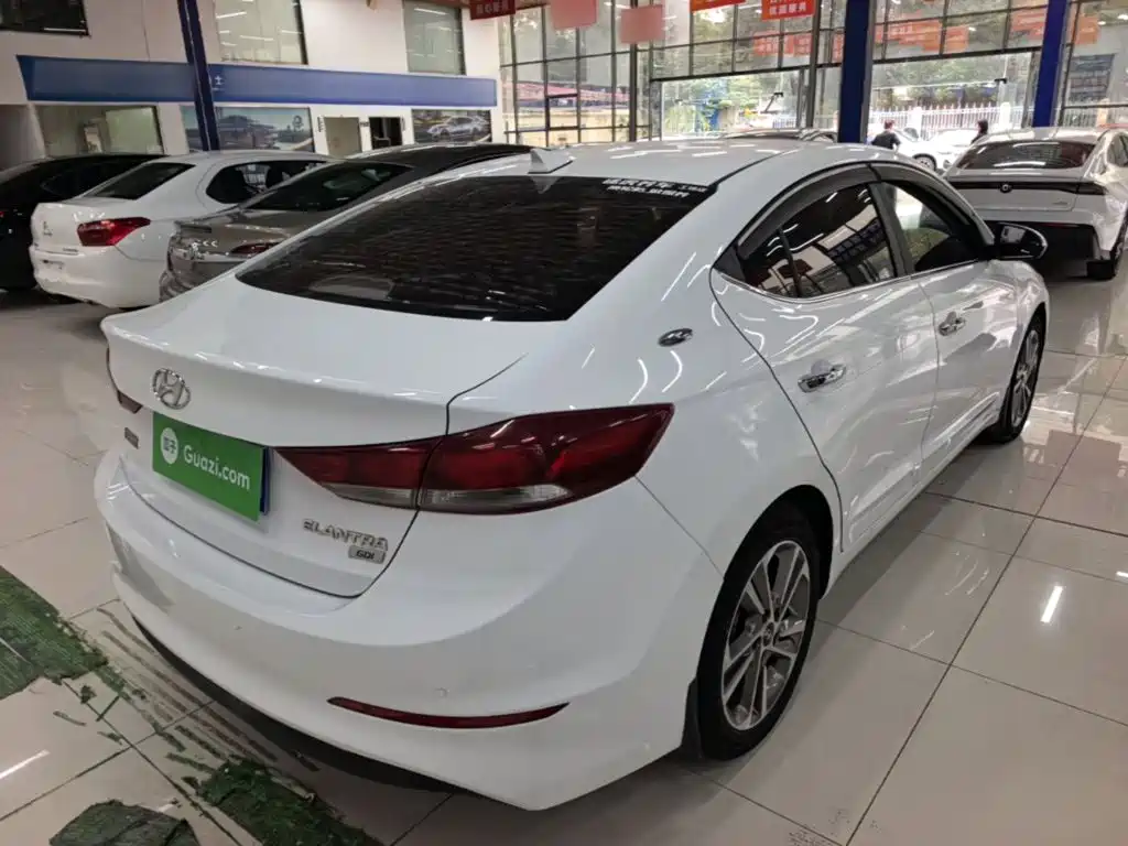 Hyundai Elantra — миниатюра 7