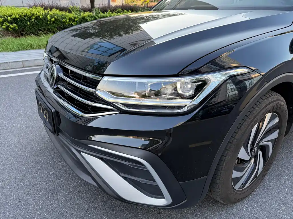 Volkswagen Tiguan L — миниатюра 14