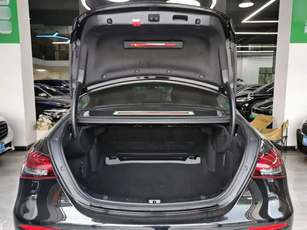 Mercedes-Benz E-Class — миниатюра 16