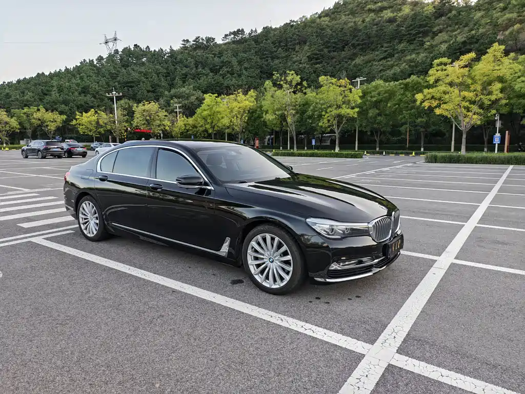 BMW 7 Series — миниатюра 3