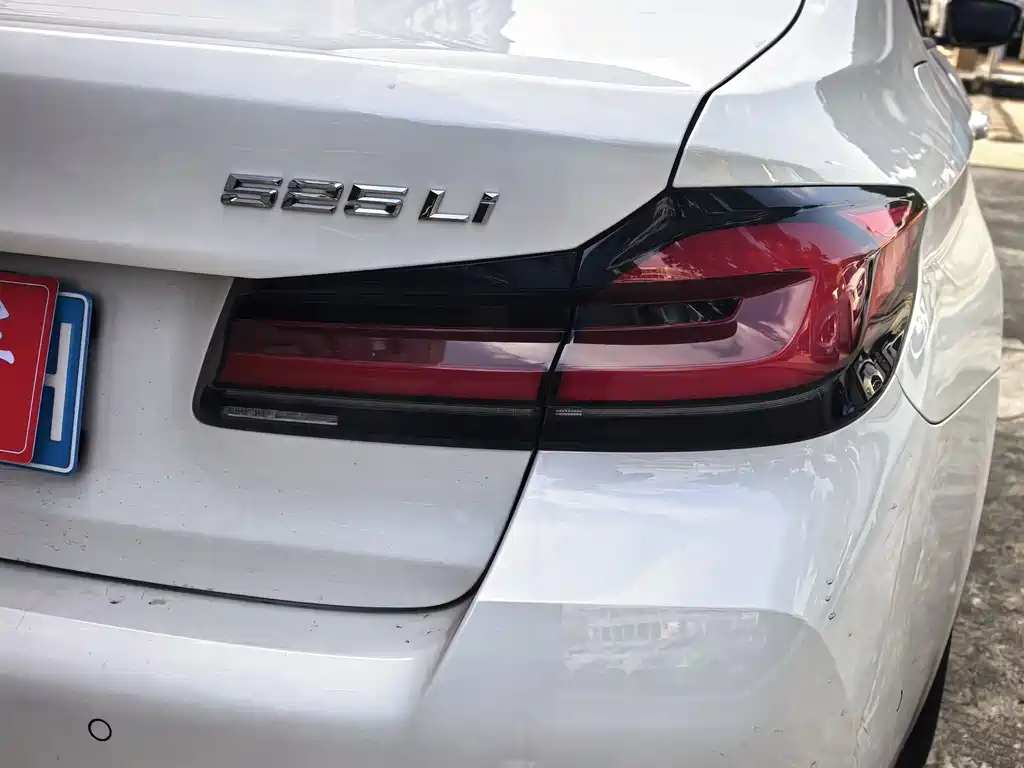 BMW 5 Series — миниатюра 7
