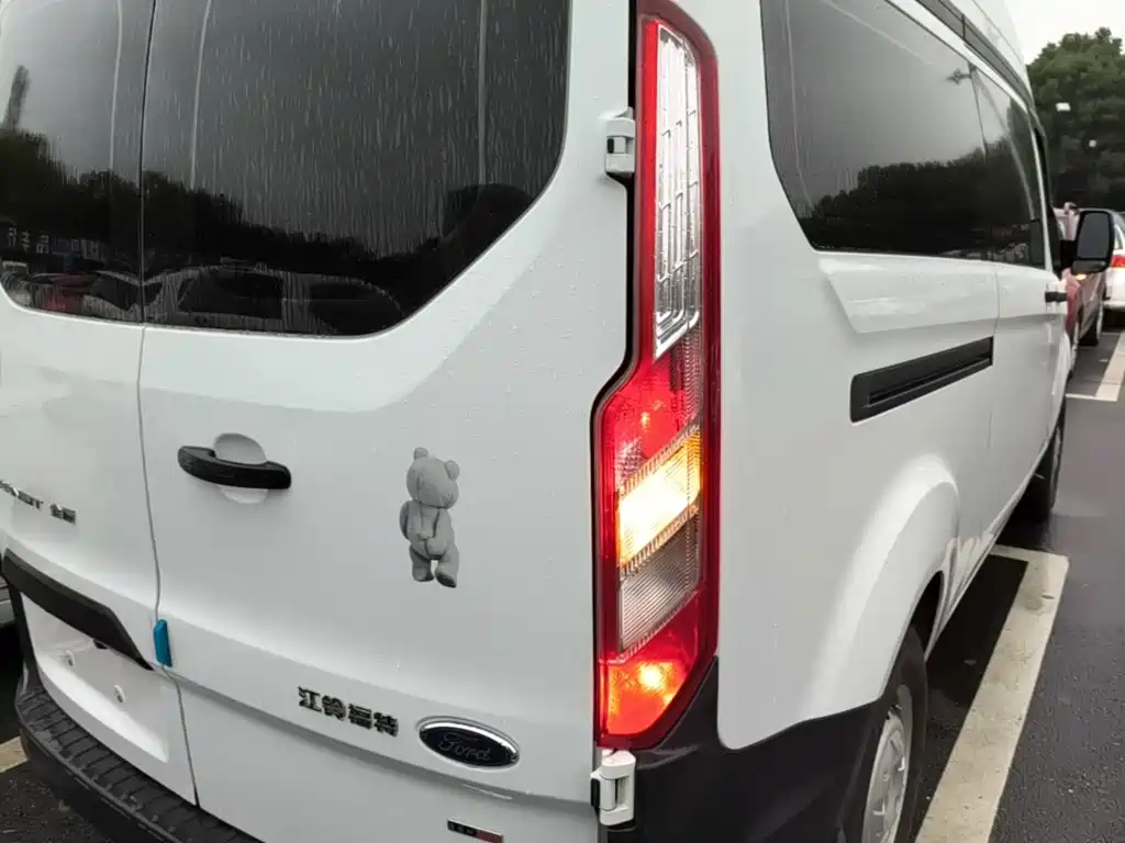 Ford Transit — миниатюра 8