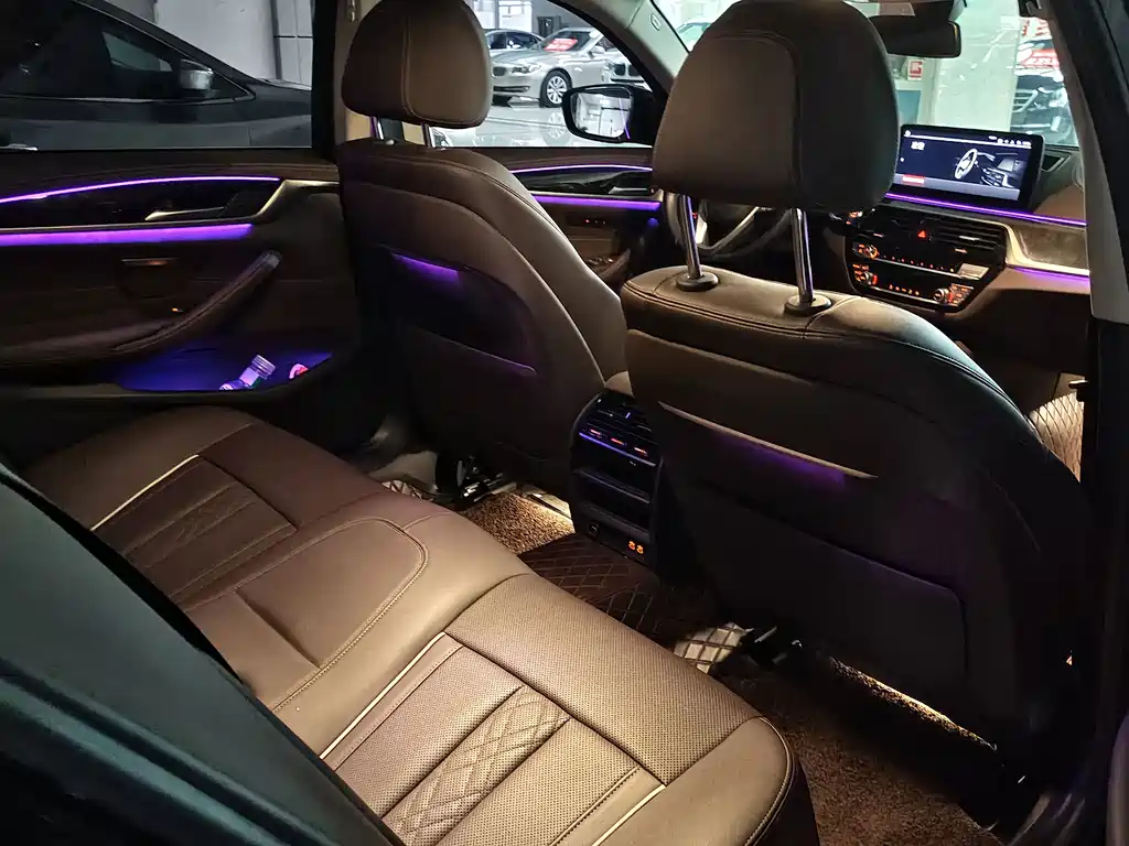 BMW 5 Series — миниатюра 10