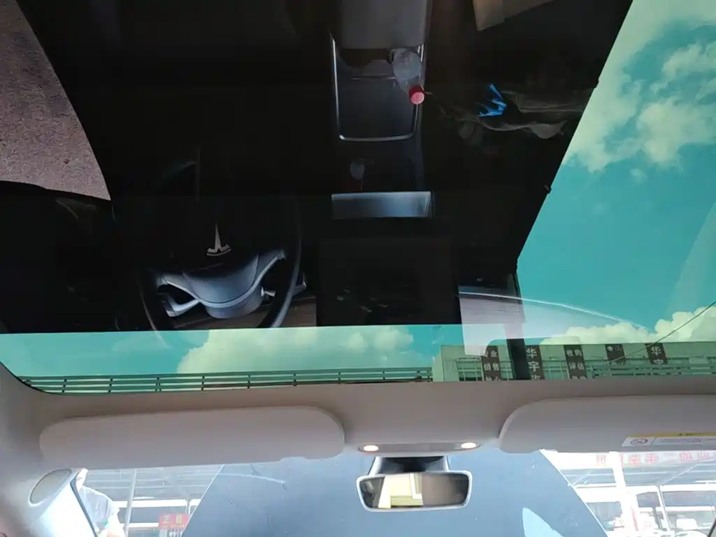 Tesla Model 3 — миниатюра 18