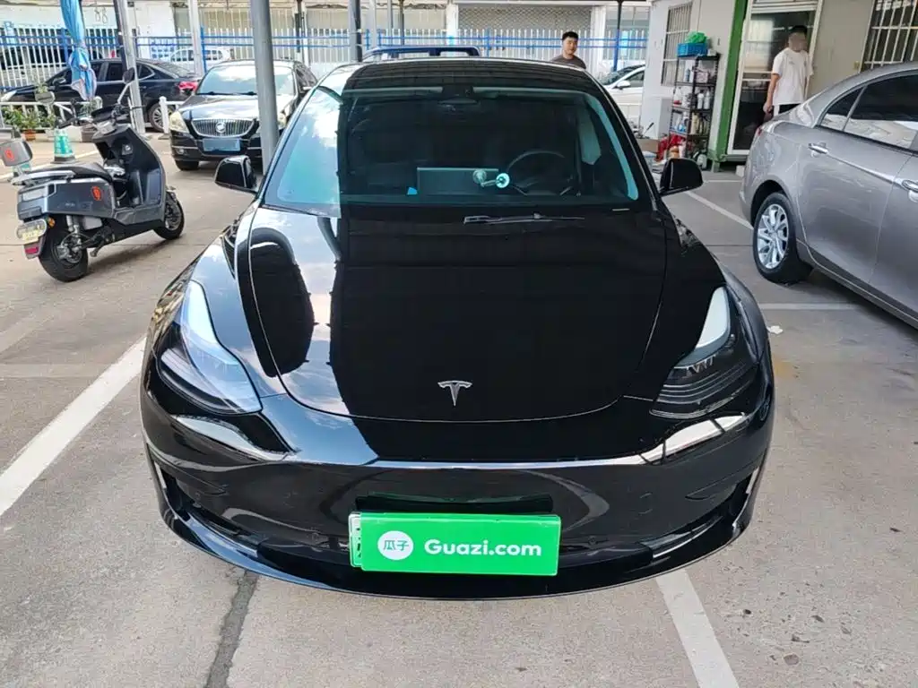 Tesla Model 3 — миниатюра 3