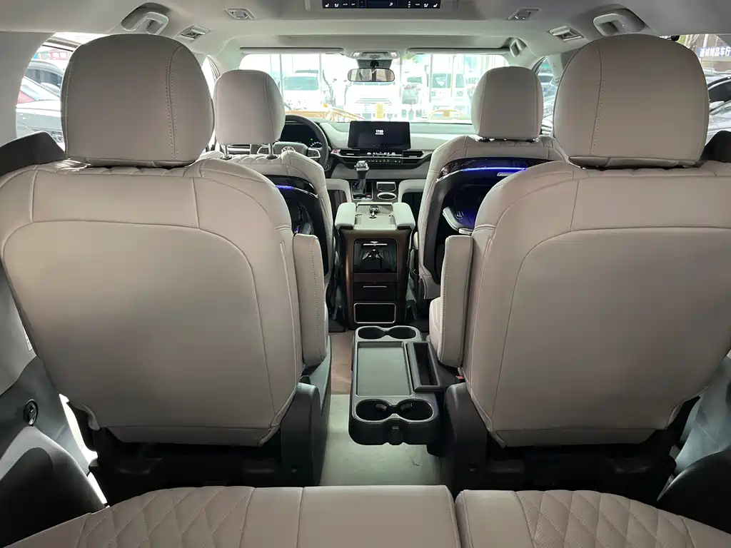 Toyota Sienna — миниатюра 6