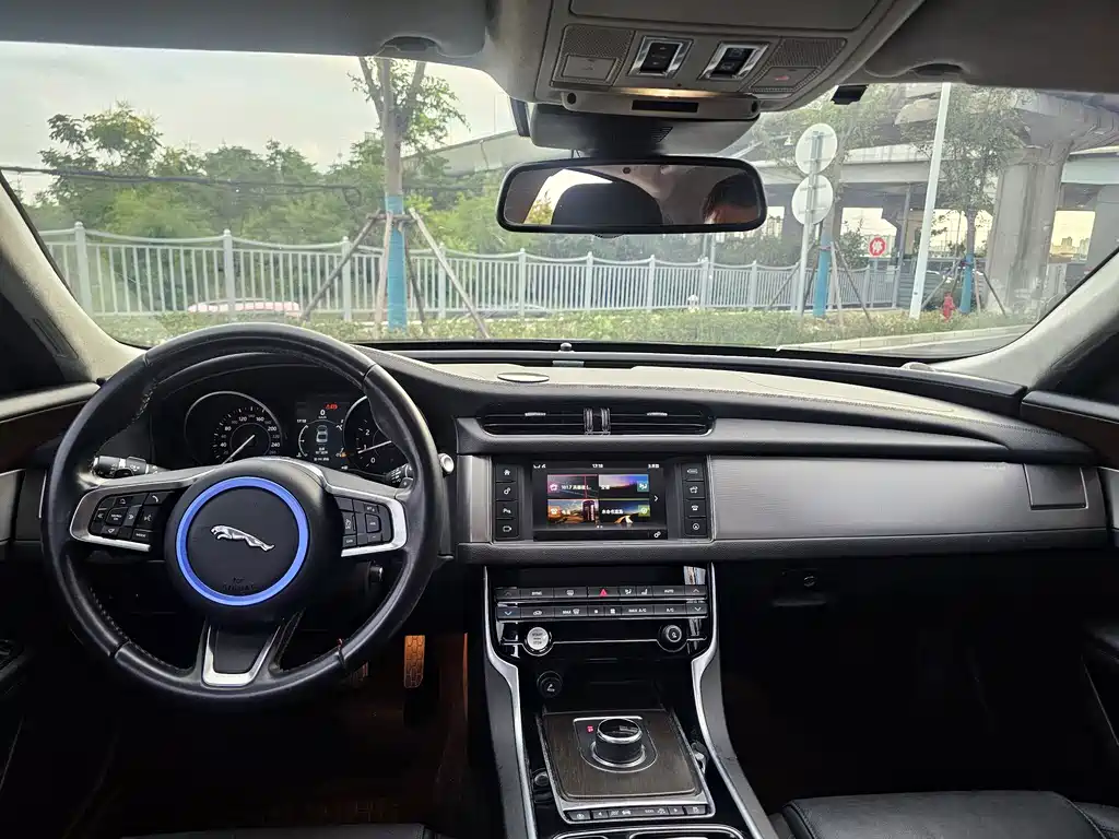 Jaguar XFL — миниатюра 4