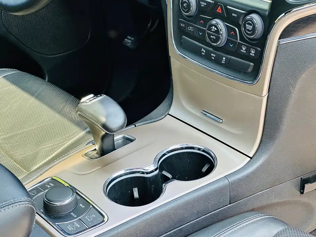 Jeep Grand Cherokee (Import) — миниатюра 10