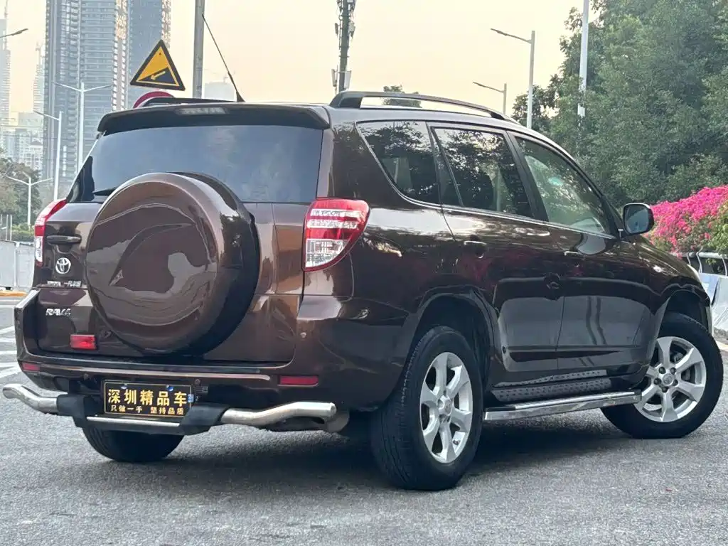 Toyota RAV4 — миниатюра 6