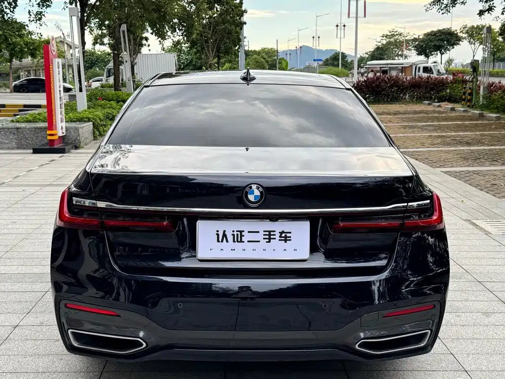 BMW 7 Series — миниатюра 12