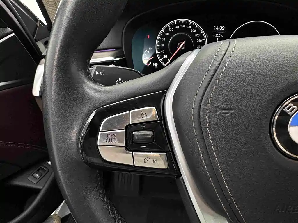 BMW 5 Series New Energy — миниатюра 24