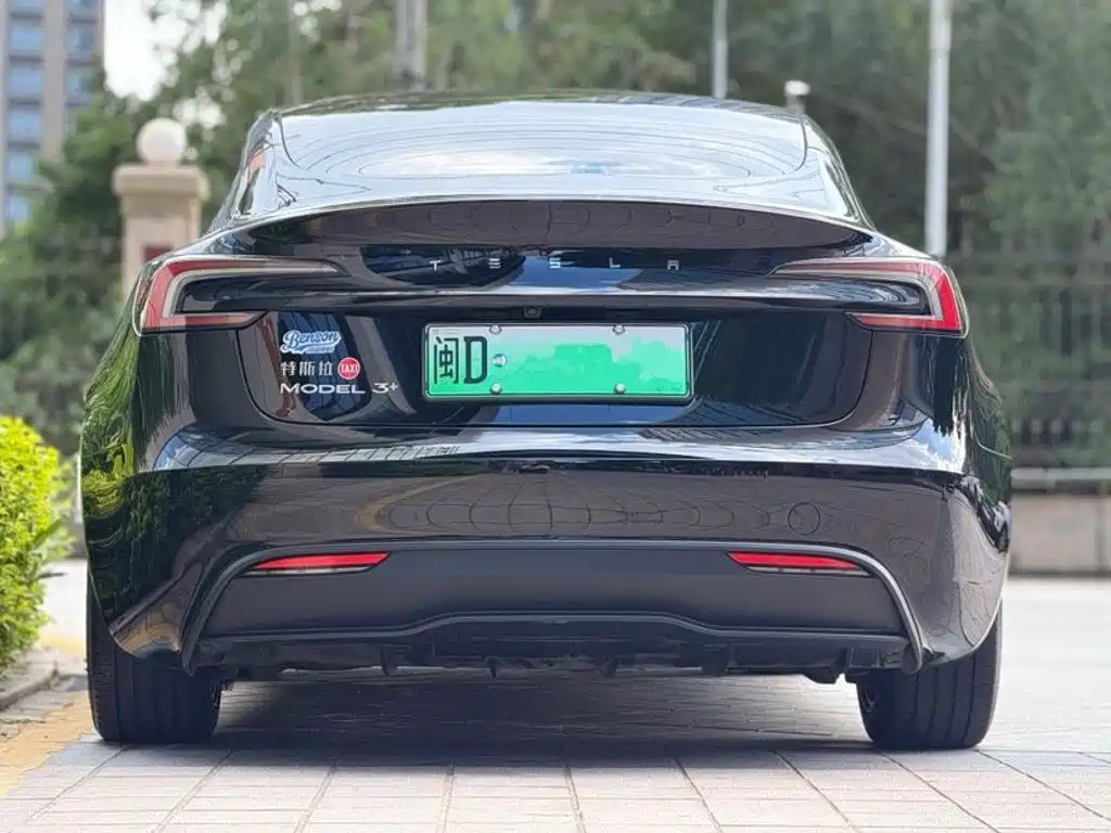 Tesla Model 3 — миниатюра 5