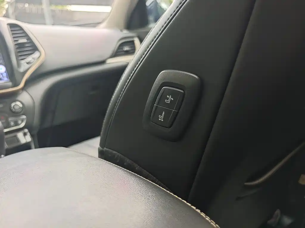 Jeep Cherokee — миниатюра 14