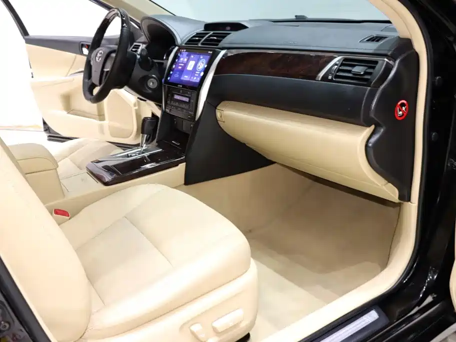 Toyota Camry — миниатюра 8