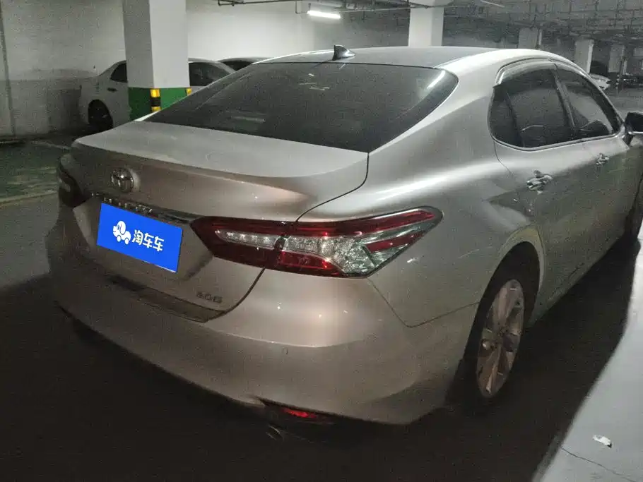 Toyota Camry — миниатюра 3