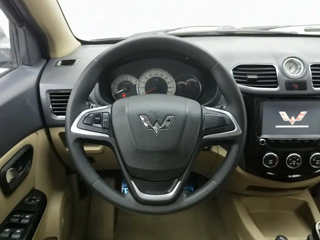 Wuling Hongguang — миниатюра 11