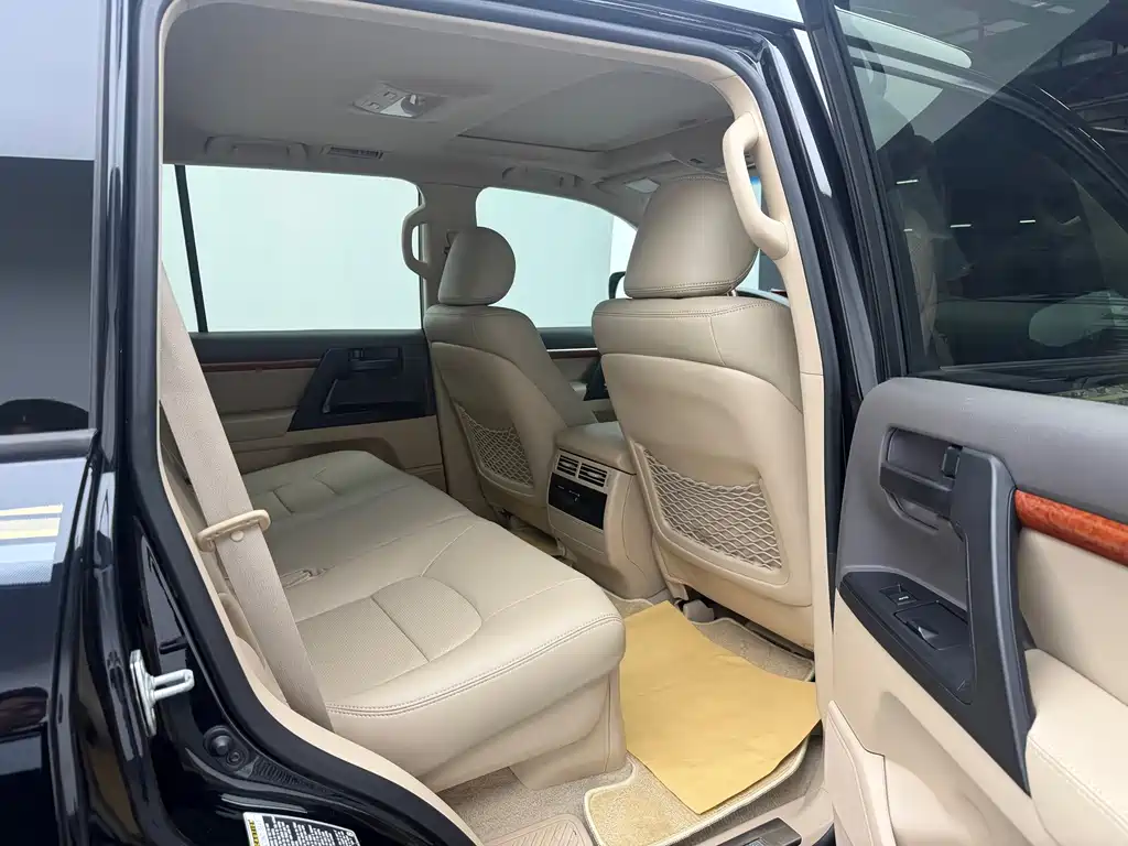 Toyota Land Cruiser — миниатюра 10