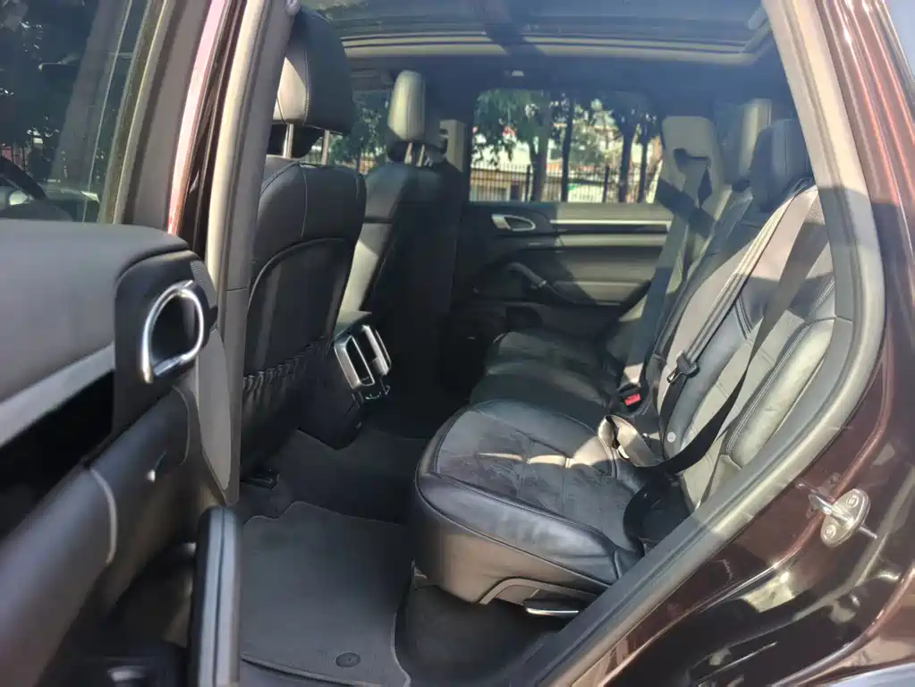 Porsche Cayenne — миниатюра 6