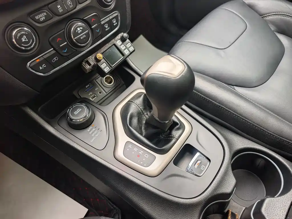 Jeep Cherokee — миниатюра 11