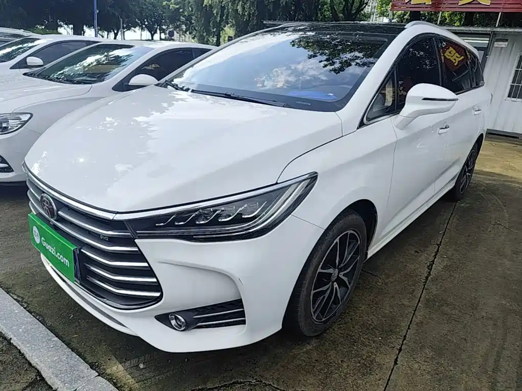 BYD MAX