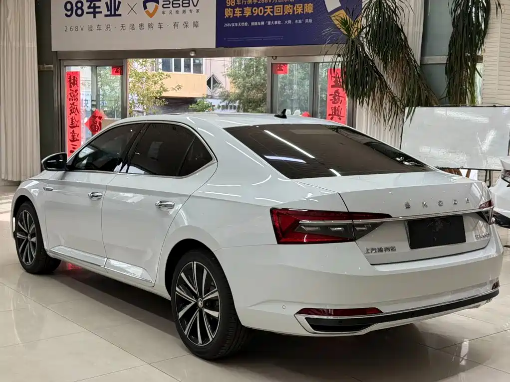 Skoda Superb — миниатюра 6